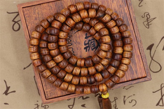 黄花梨手串能天天戴吗,戴黄花梨的注意事项