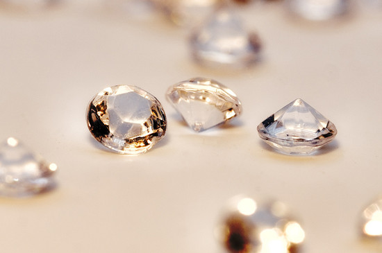 钻石怎么辨别真假，教你更快区分真假钻石