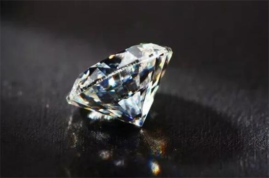 合成钻石和天然钻石的区别吗