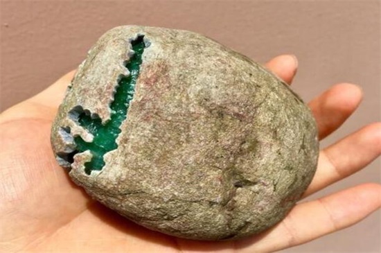 翡翠原石是什么