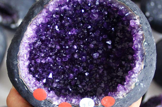 紫水晶洞的功效与禁忌