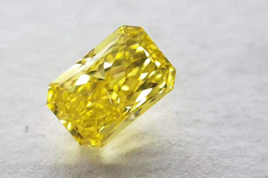 黄钻石与黄宝石的区别