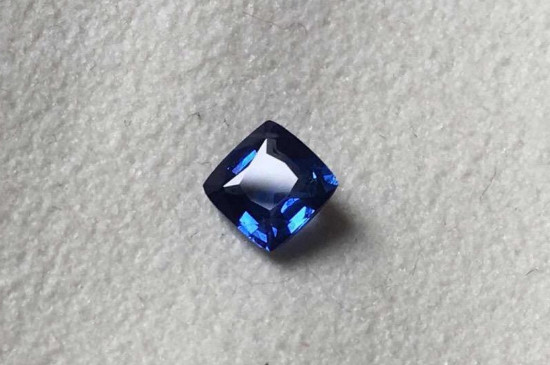 蓝宝石的跟水晶的有什么区别