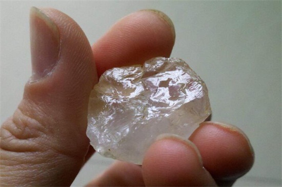 人造水晶和天然水晶的区别