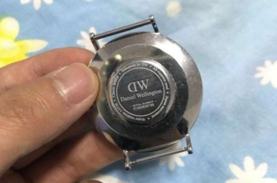 dw手表的电池怎么换
