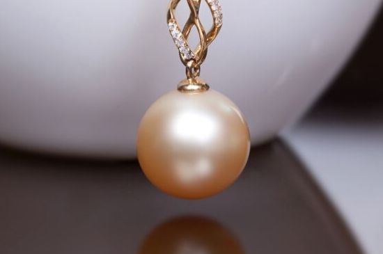 金色珍珠的寓意象征