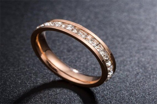 结婚戒指戴哪个手指男女有区别吗