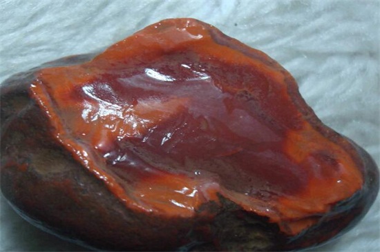 玛瑙原石皮壳有哪些特征