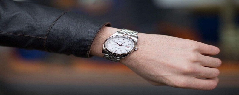 男人手表应该戴在哪只手