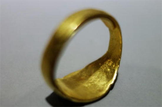 女性结婚戒指戴在哪只手
