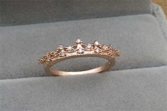 皇冠戒指的寓意