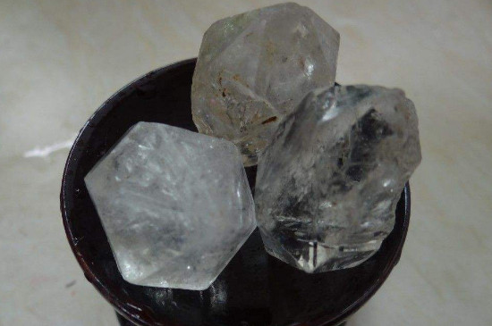 水晶石的鉴别方法