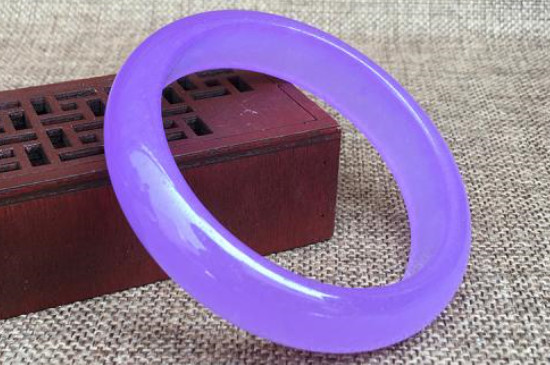 玉髓紫罗兰手镯是什么玉