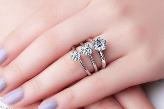 女生订婚戒指戴哪只手
