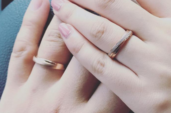 订婚戒指戴哪个手指