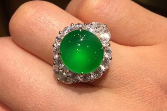 祖母绿戒指和翡翠戒指哪个好