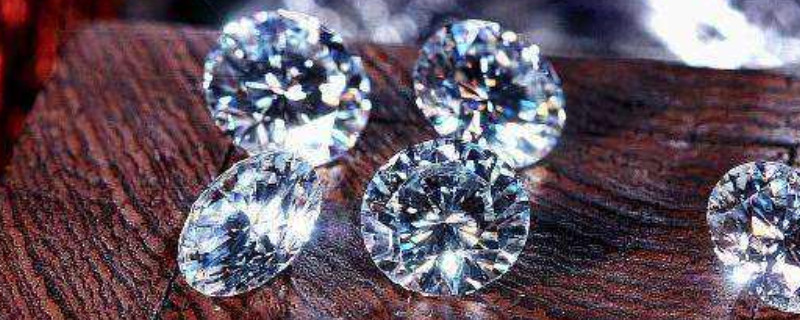 莫桑钻石和真钻石有什么区别
