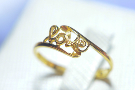 黄金戒指的寓意和象征