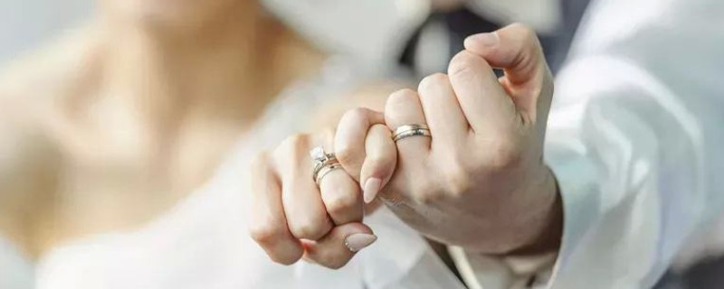 为什么男生喜欢在无名指戴戒指(为什么男生喜欢在无名指戴戒指呢)