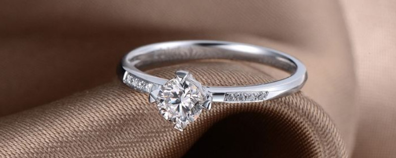 已婚女人戒指戴中指代表什么