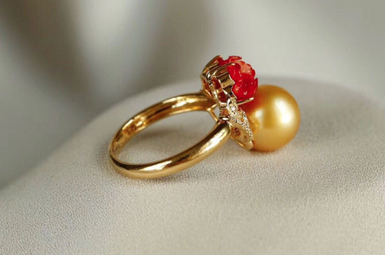 黄金戒指的花款式寓意