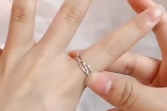 戒指戴在哪个手指有什么意义呢
