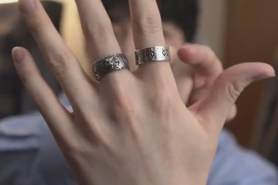 男生单身戒指戴哪个手指