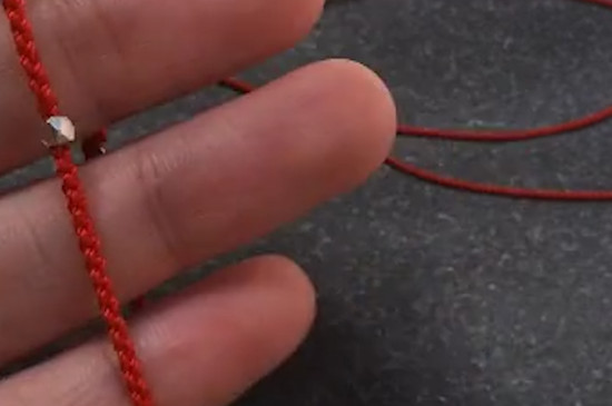红绳要戴在左手还是右手 有什么含义吗