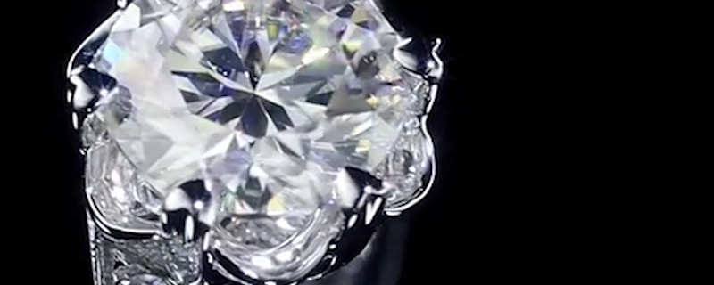 钻石有荧光和无荧光的区别