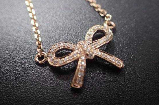 钻石蝴蝶结项链的寓意和象征