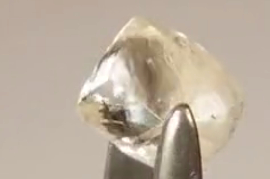 钻石无荧光是什么意思?