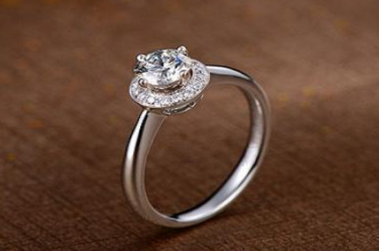 十个手指戴戒指代表什么，中指表示订婚