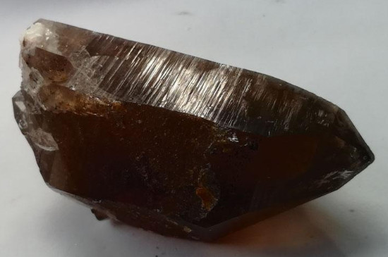 天然黑水晶价格一克多少钱，价值20～120元一克