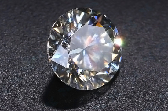 什么是莫桑钻石和钻石的区别