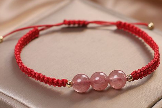 草莓晶红绳手链作用