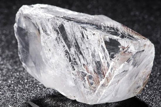 钻石原石和水晶原石怎么分辨