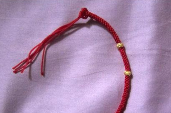 红绳加珠子怎么编手链