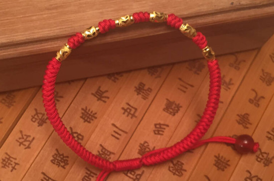 红绳加珠子怎么编手链