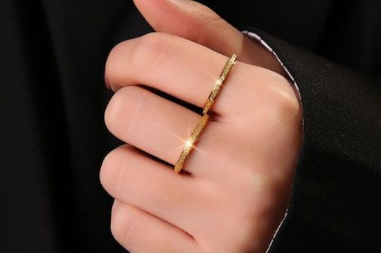 素圈戒指戴在哪个手指