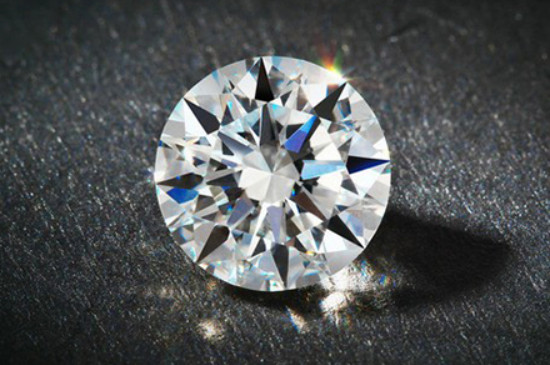 钻石是天然材料吗