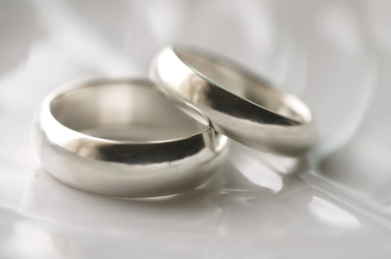 求婚戒指和结婚戒指可以一起戴吗