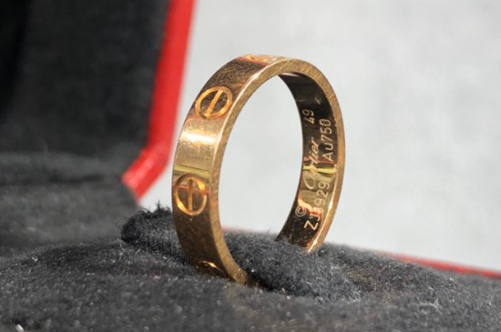 卡地亚戒指是什么材质
