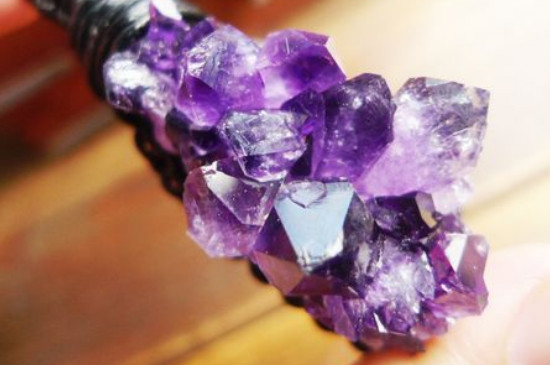 紫水晶原石怎么分真假