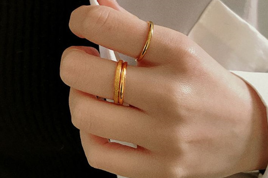 女人戴素圈戒指的意义