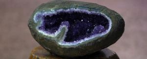 紫水晶洞的真假怎么鉴别