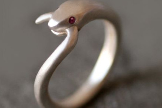 蛇戒指寓意是什么