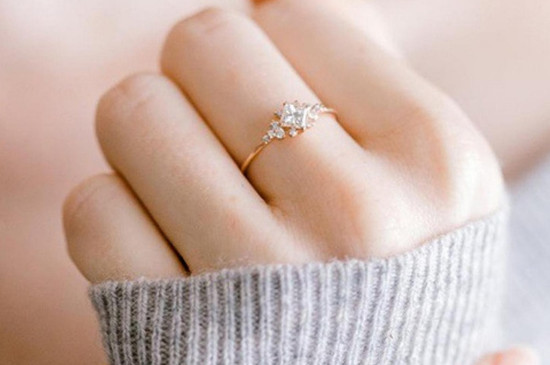求婚戒指跟结婚戒指一样吗