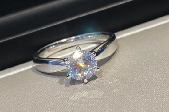 新手如何挑选钻戒