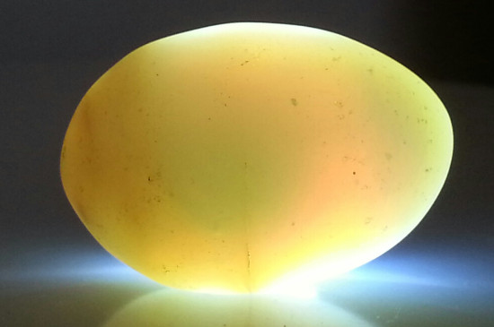 透光的石头是玉石吗