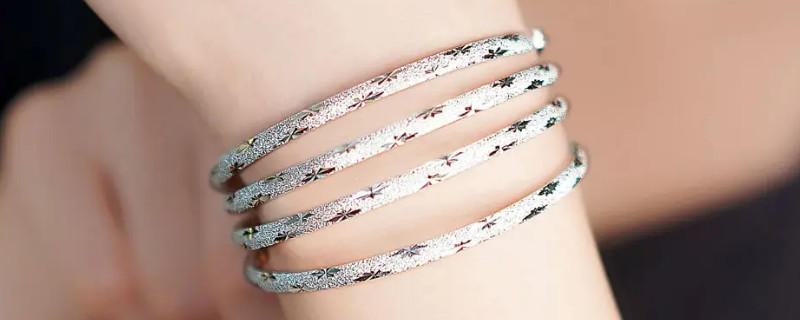 999足银可以戴着洗澡吗